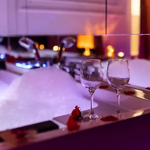 Secretly Studio With Jacuzzi Apartament
